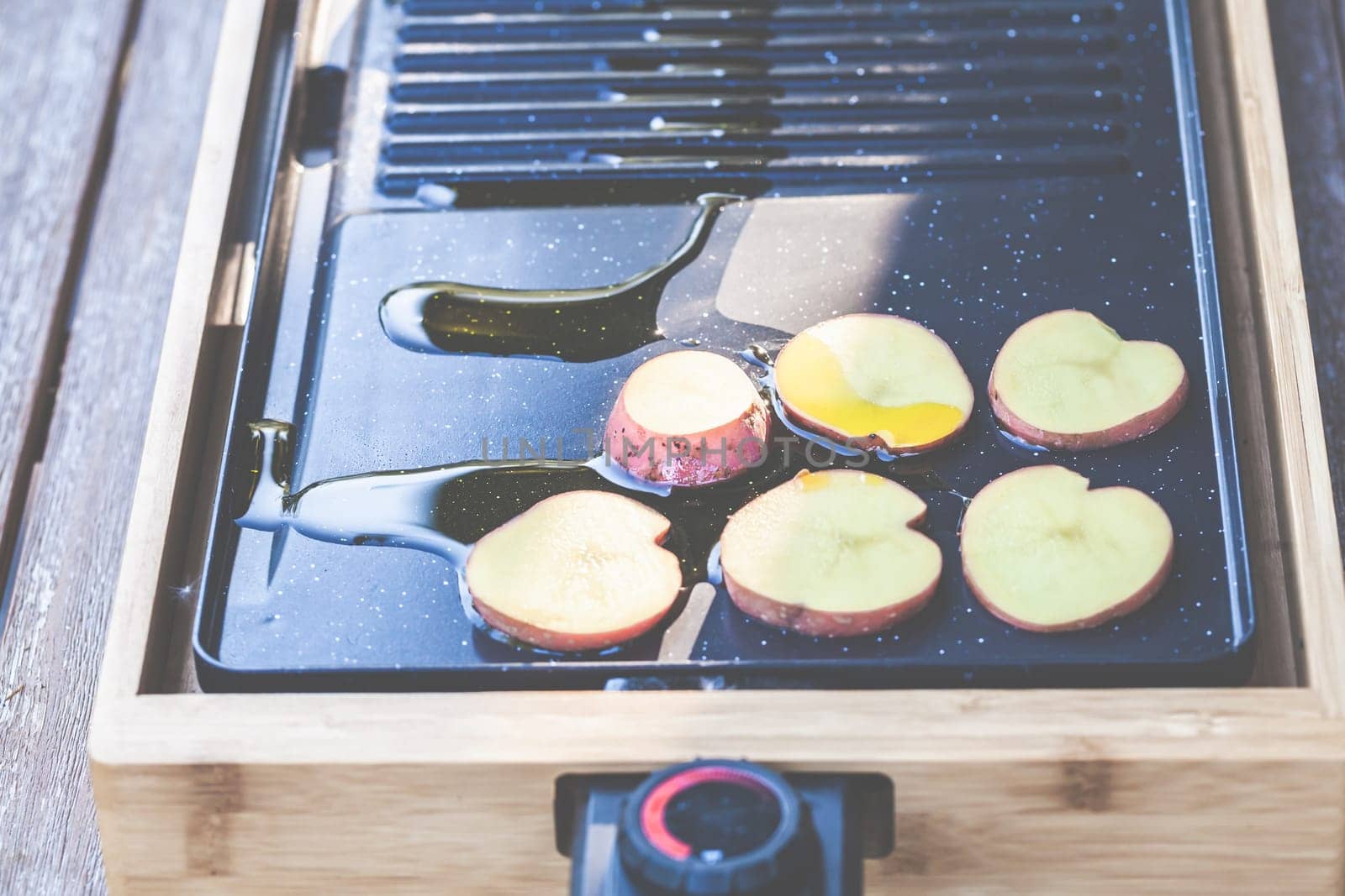 The barbecue evening: it can also be vegetarian, with delicious cucumber salad and grilled vegetables.
