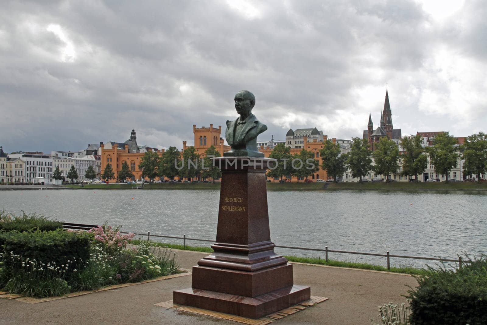 Monument Heinrich Schliemann in Schwerin