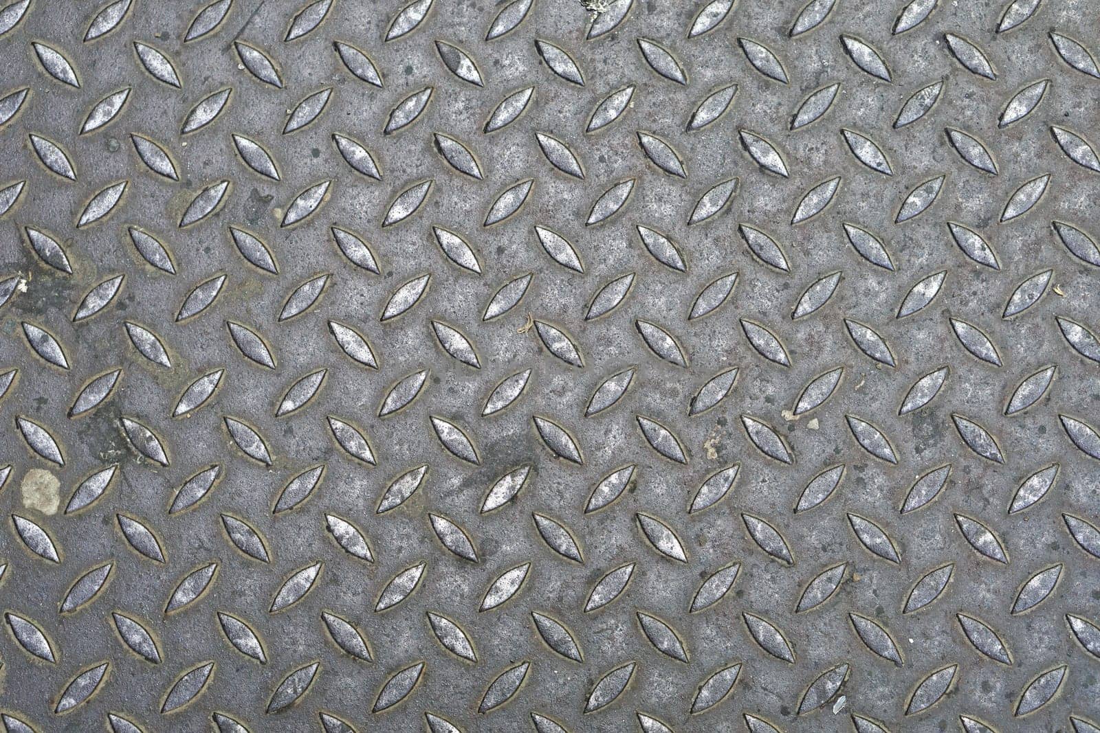 Heavy used Durbar diamond plate metal floor