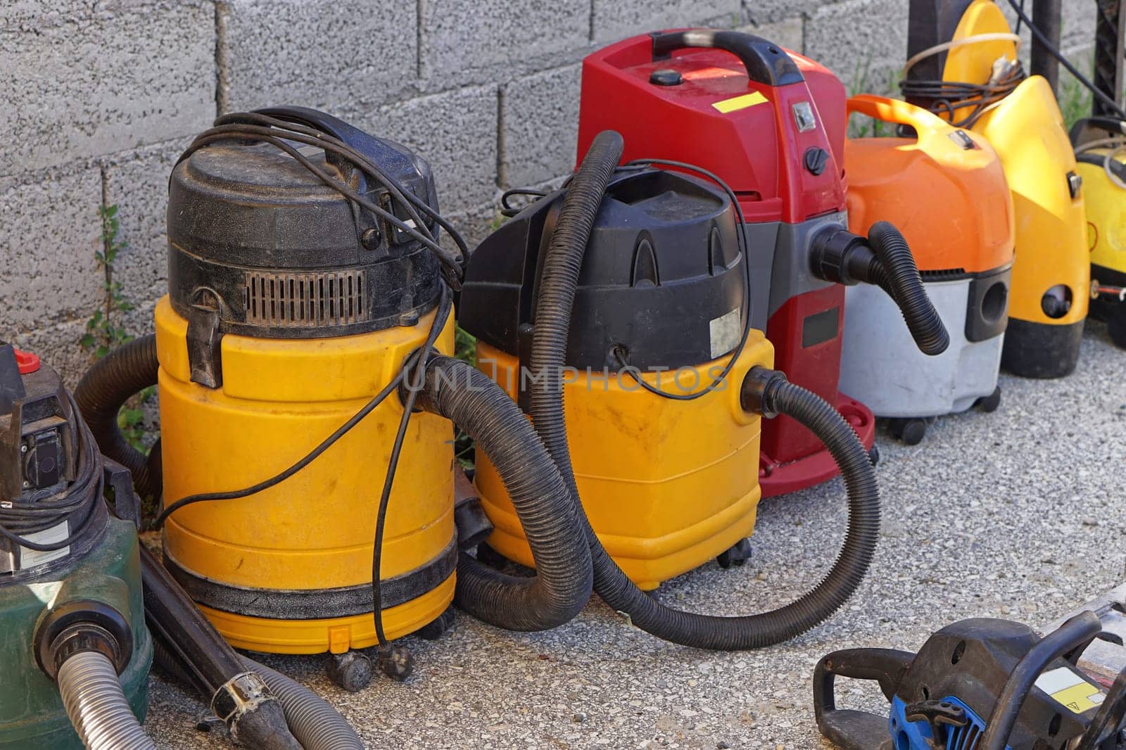 Wet and dry vacuum cleaner machines equipment