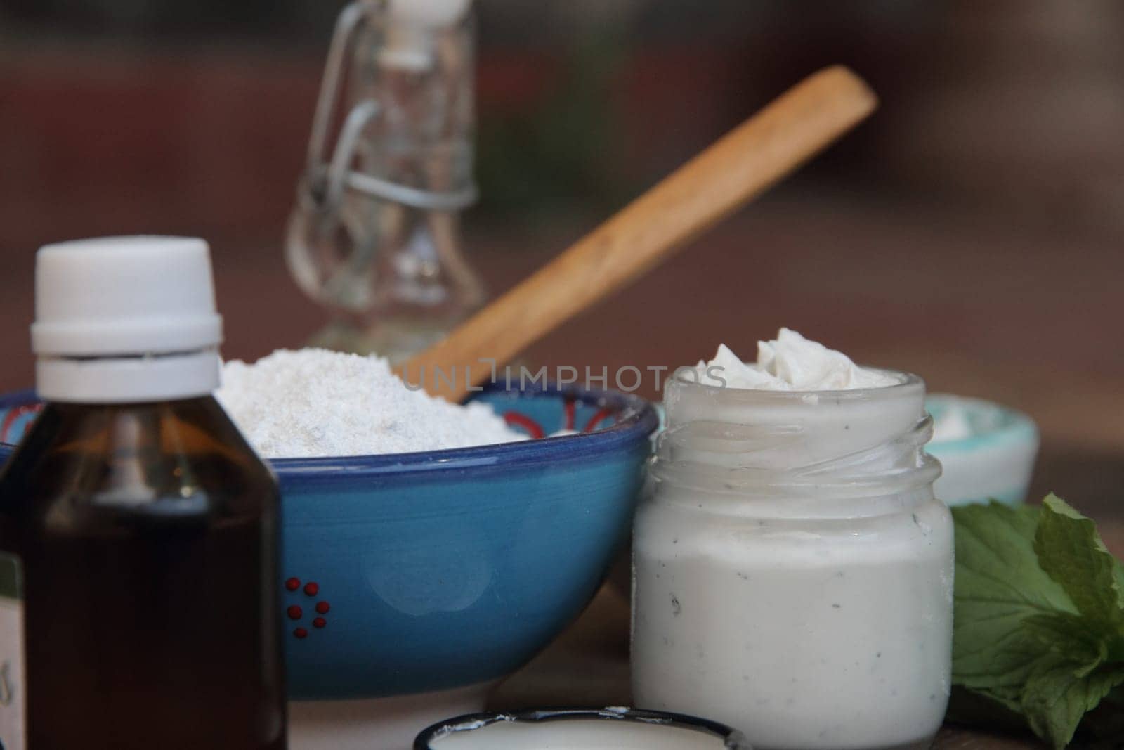 natural and organic ingredients for homemade deodorant preparation