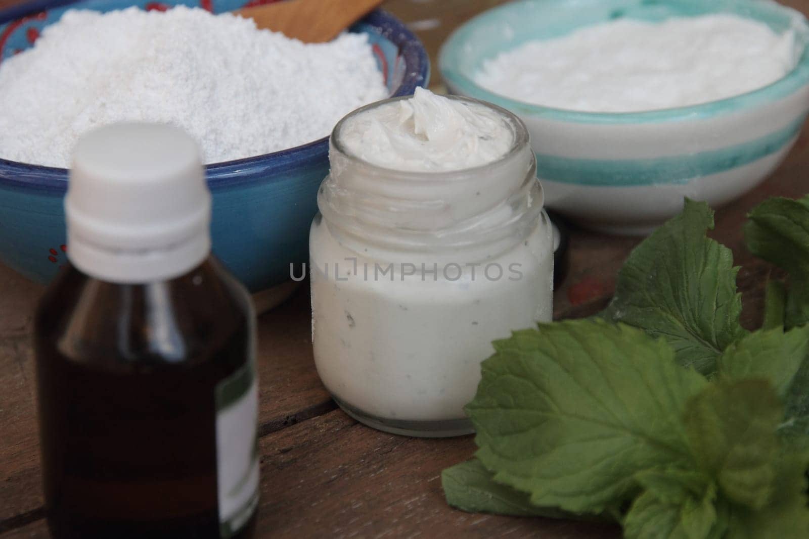 natural and organic ingredients for homemade deodorant preparation