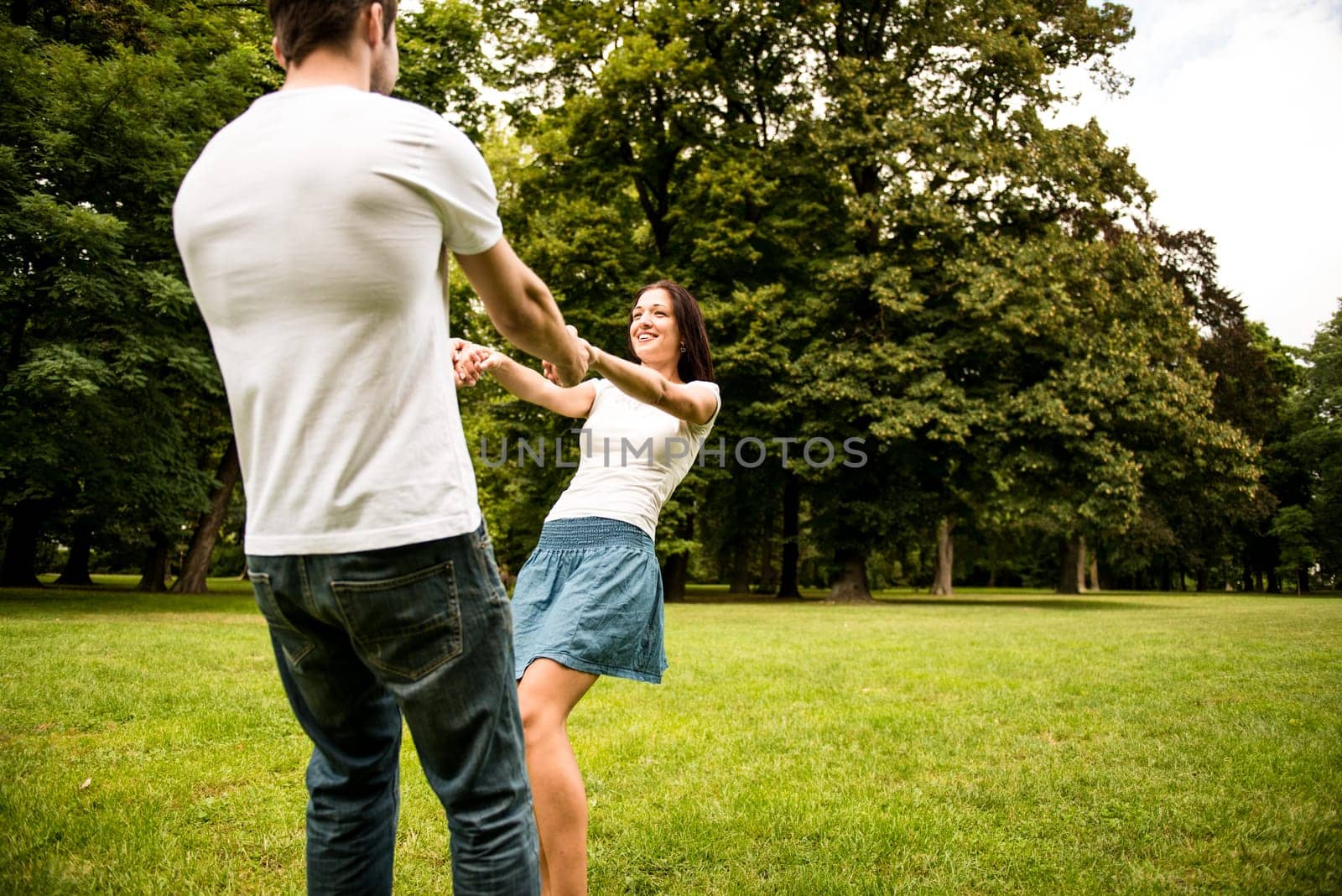 Young happy couple enjoying life together - outdoor youth lifestyle