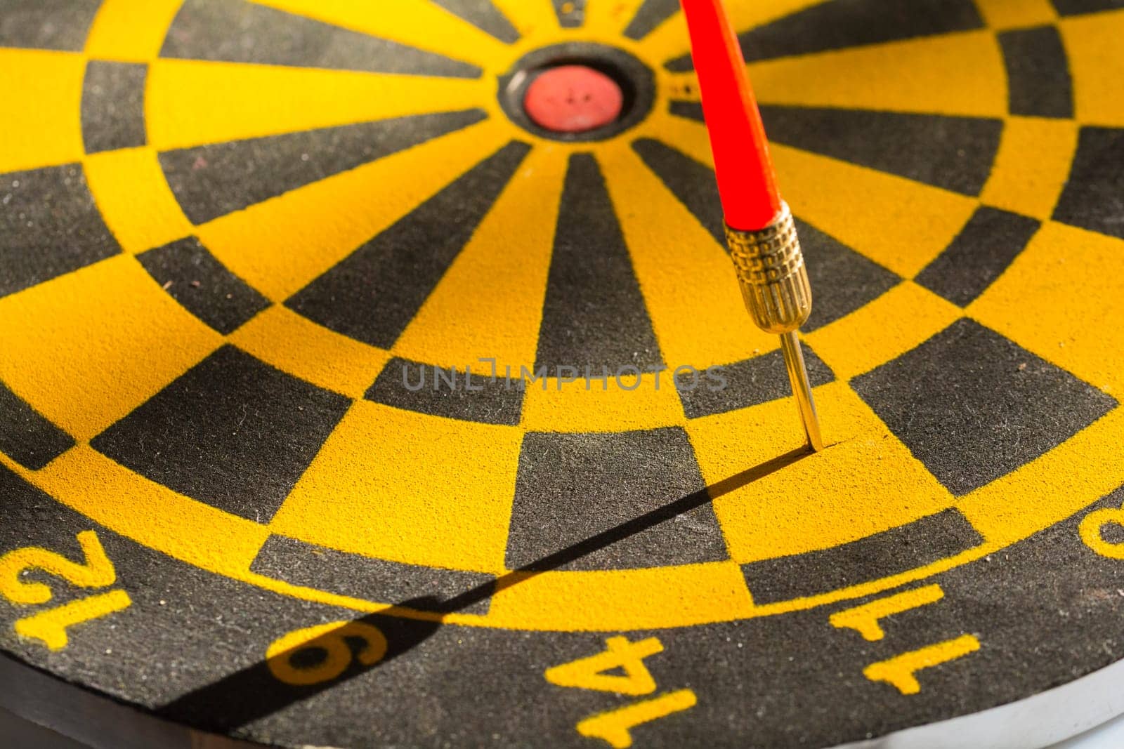 target and arrow - symbol foto