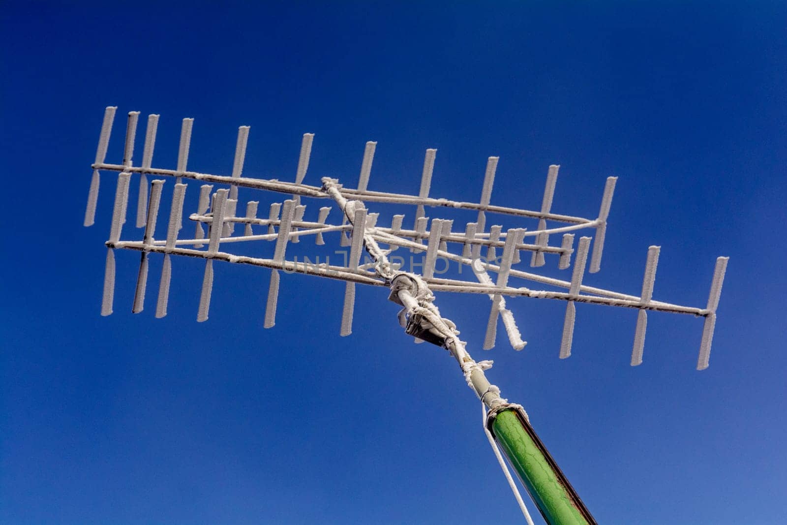 analog Antenna and blue sky