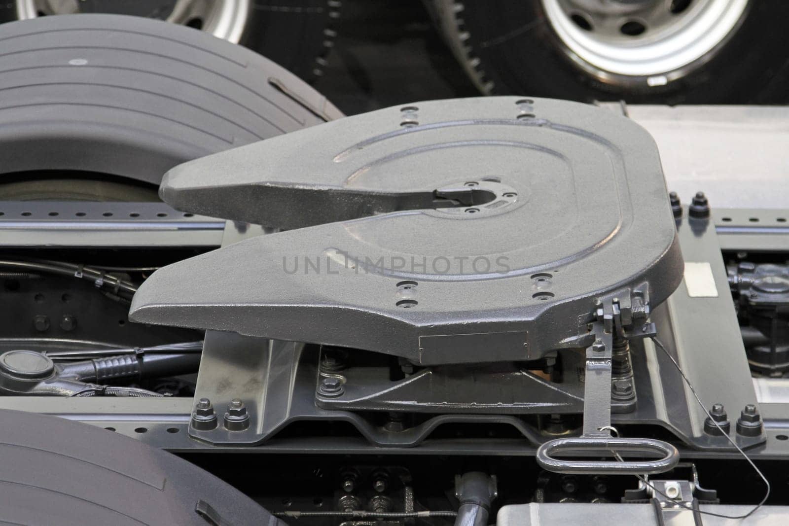 Truck and lorry connection plate for semi rig