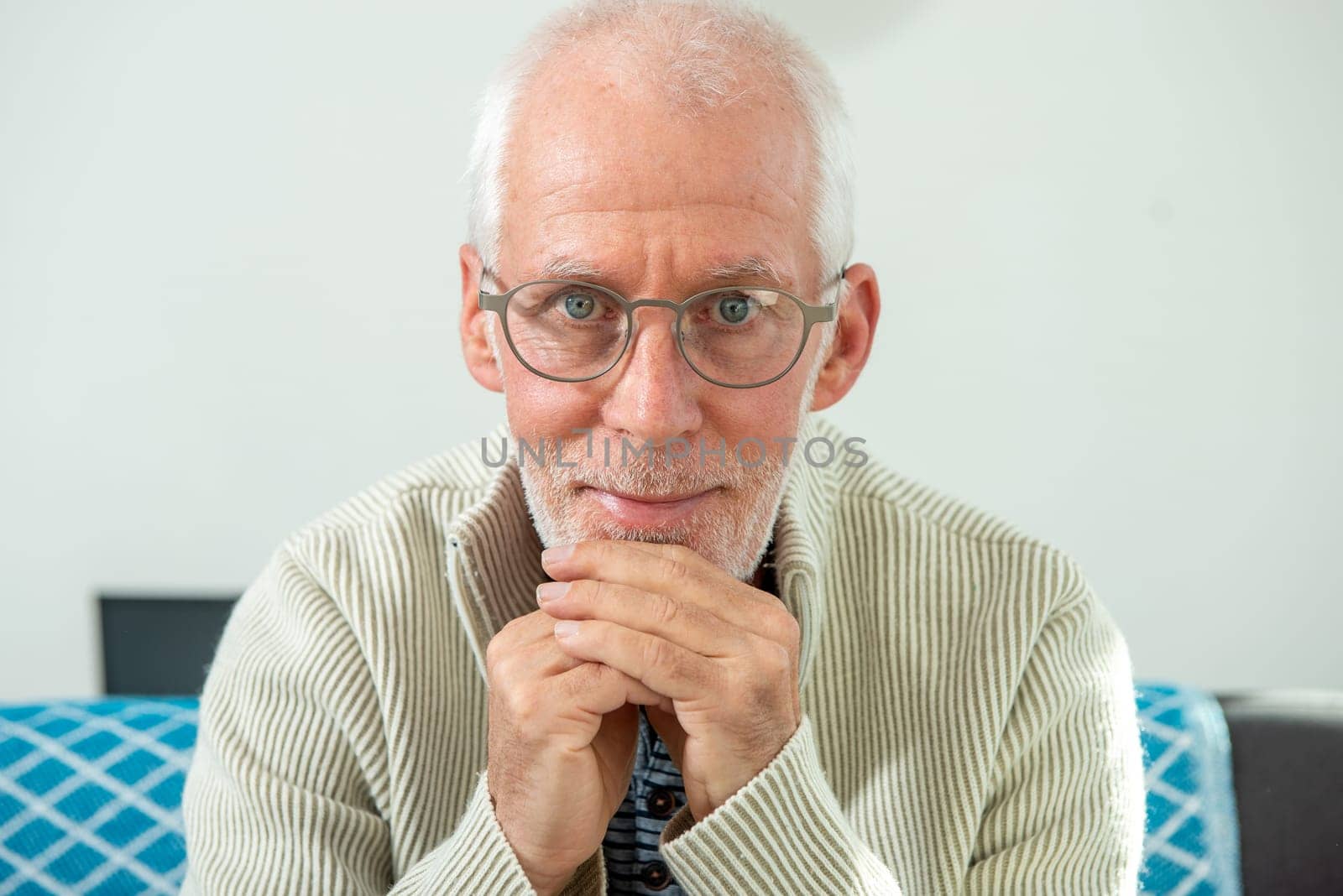 Senior man with grey hairs wearing eyeglasses