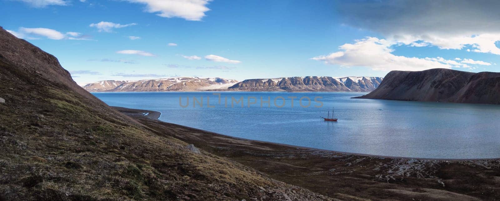 Coast of Spitsbergen, Lomfjorden/Faksevågen