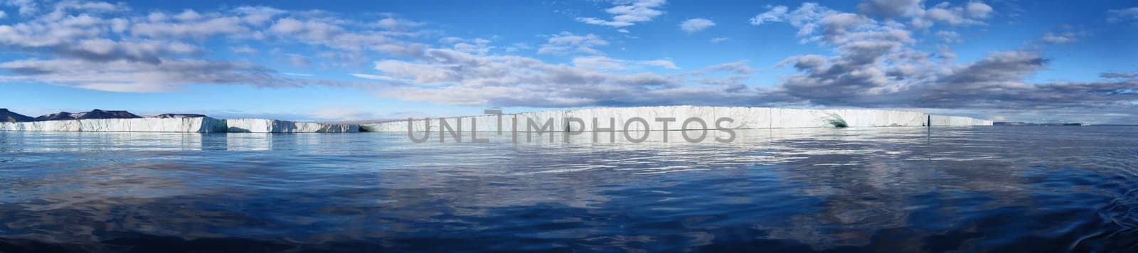 20km long glacier edge of Negribreen, Svalbard Coast