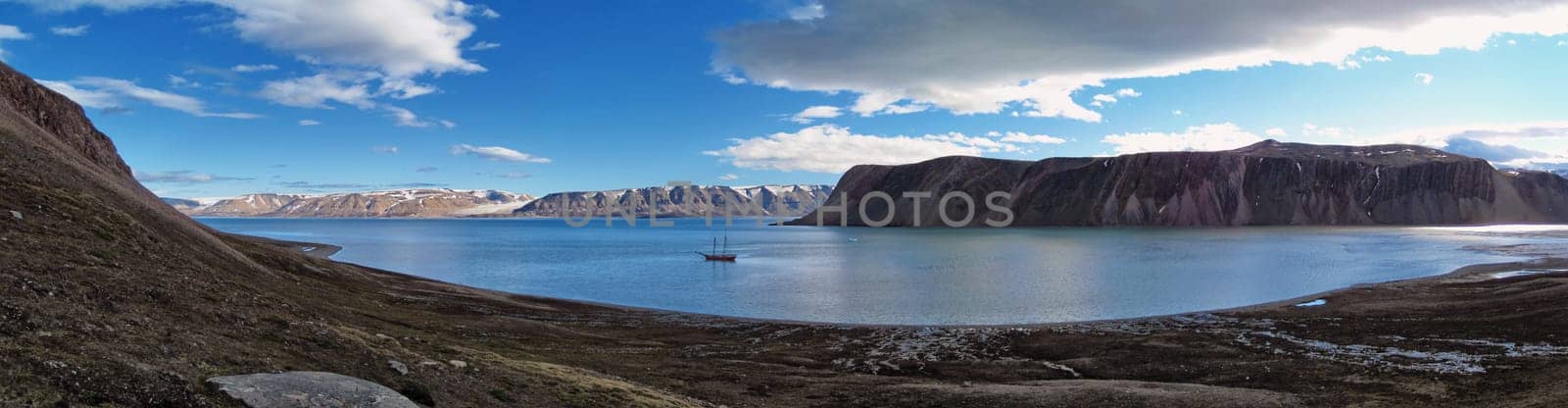Coast of Spitsbergen, Lomfjorden/Faksevågen