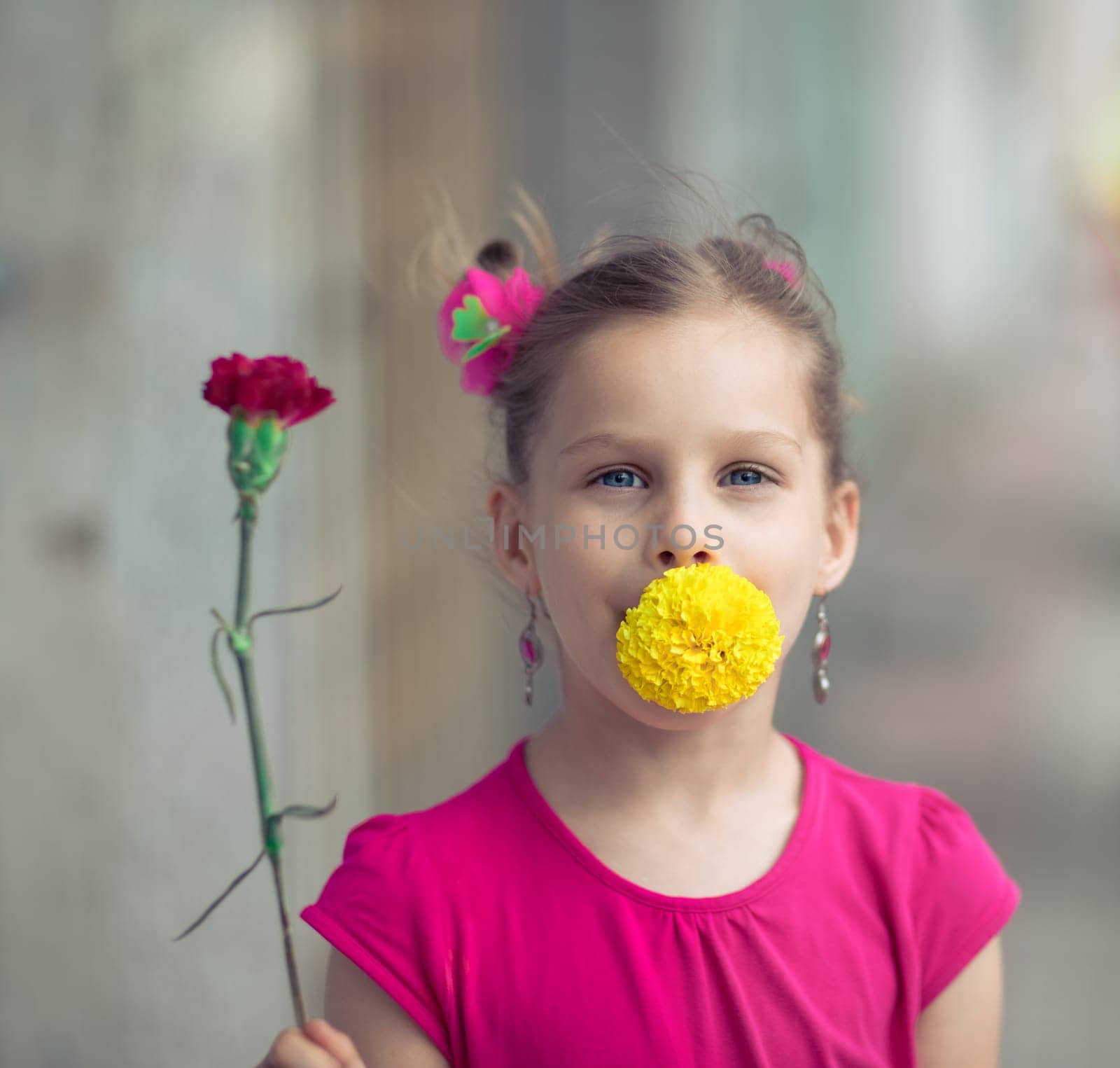 Outdoor portrait of a beautiful girl with flower