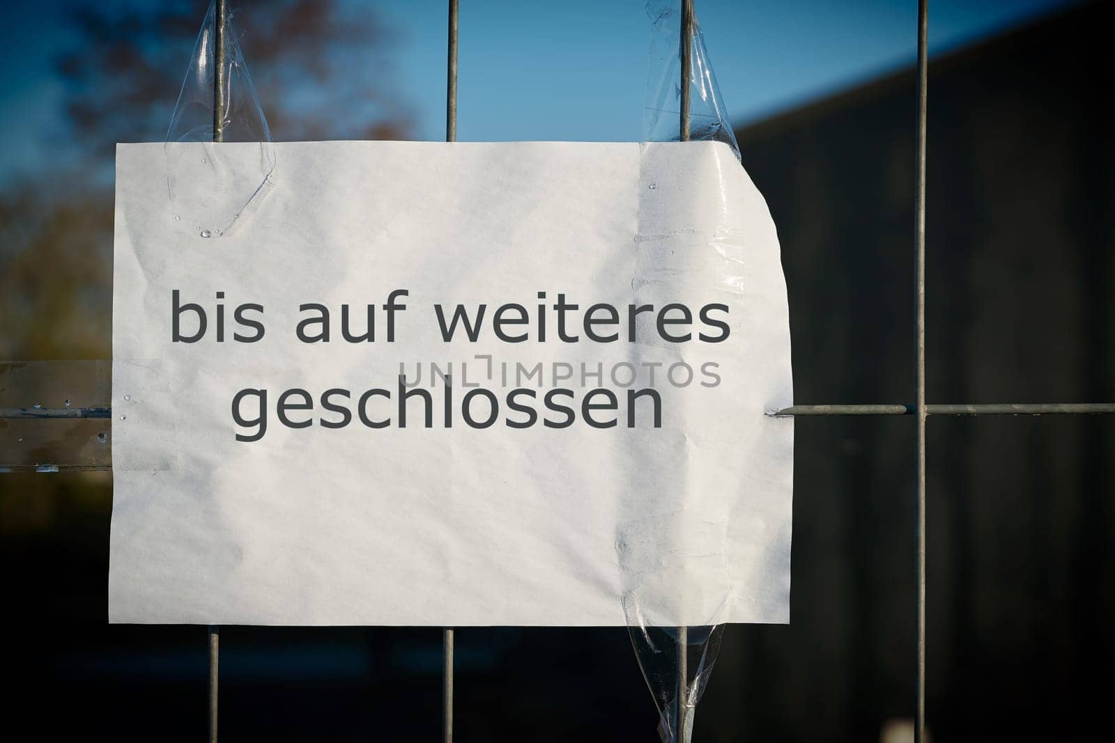Sign with the inscription closed until further notice
