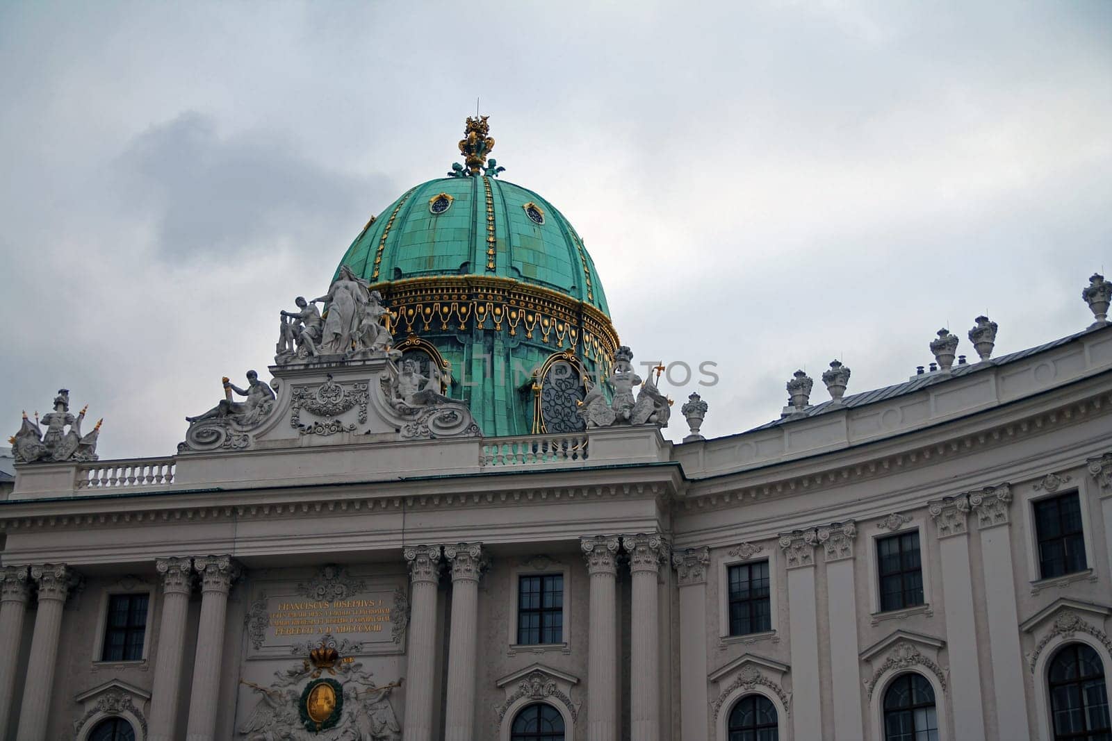 Imperial palace in Wien in a cloudy day