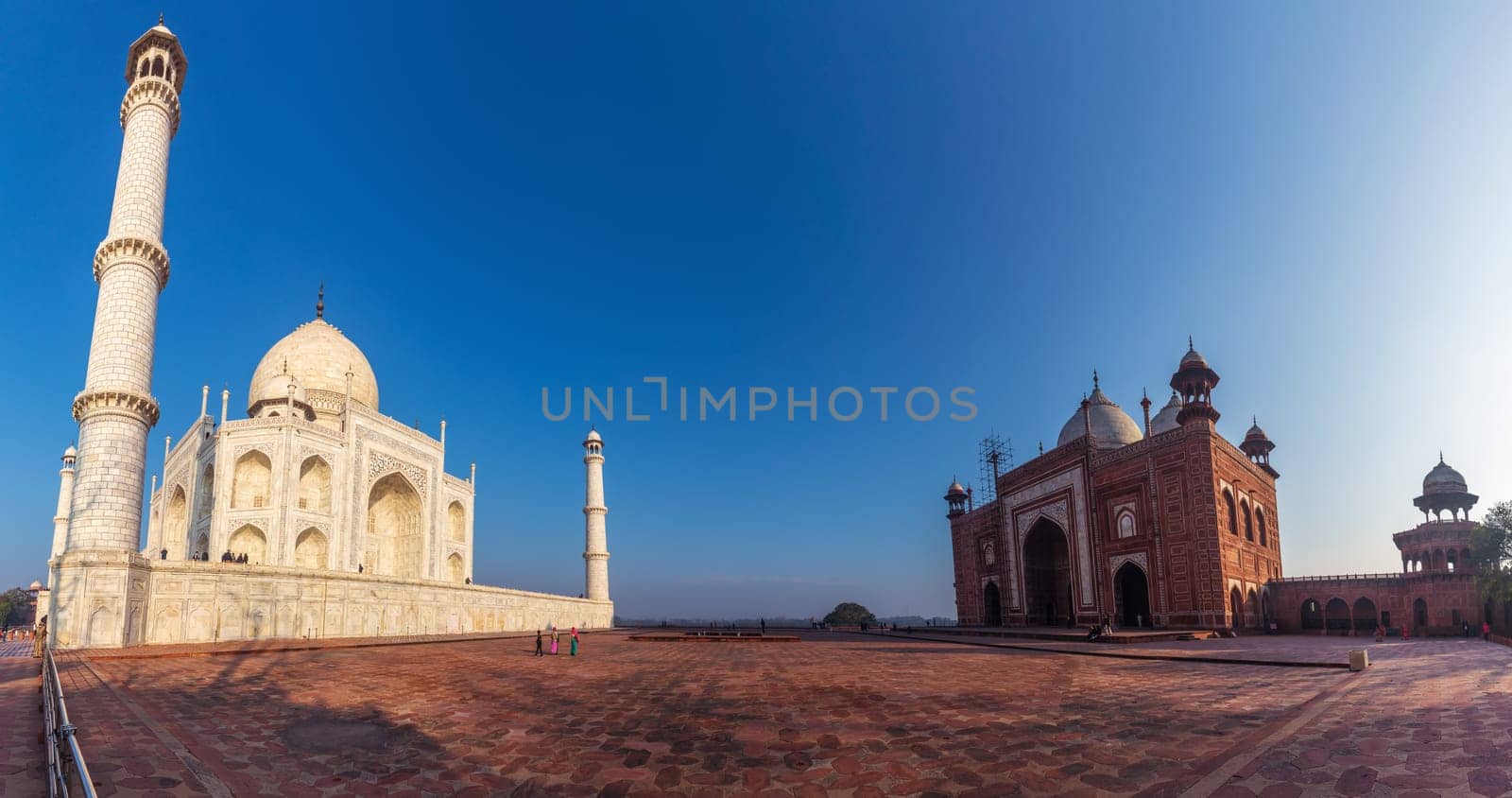 Taj Mahal and Mehmaan Khana, Agra, Uttar Pradesh, India.