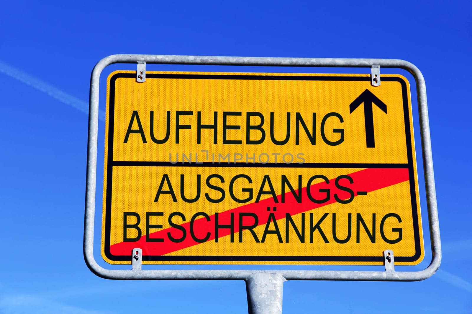 A sign with the lifting of the exit restriction in Germany