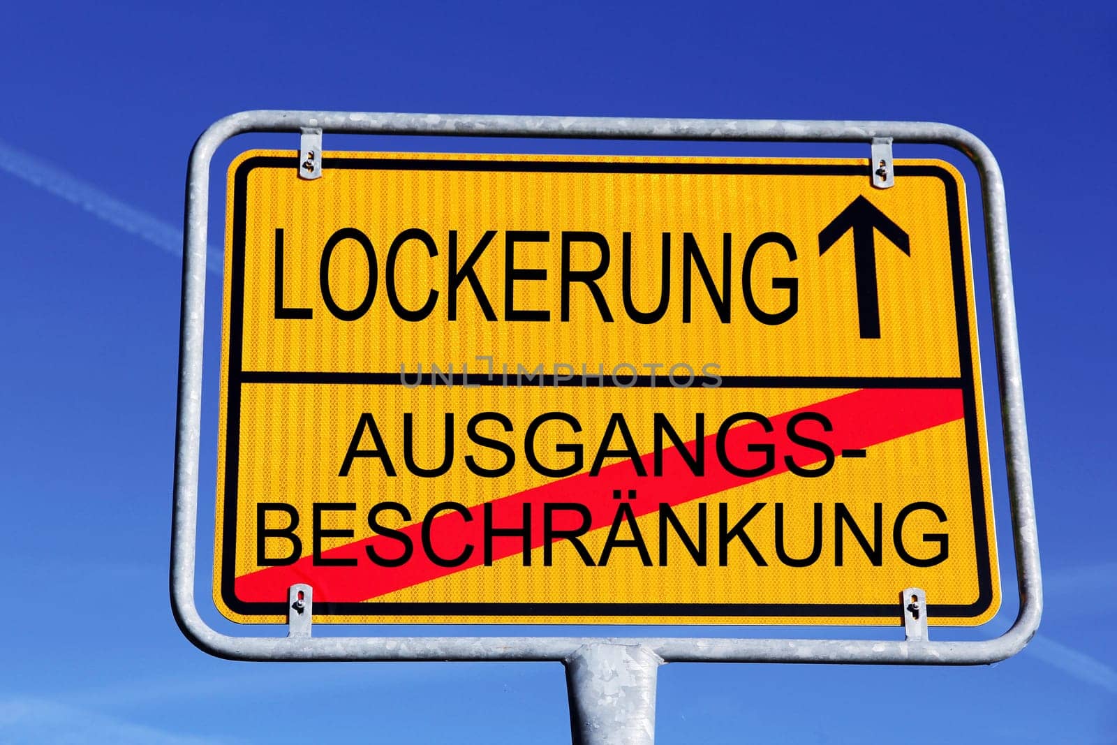A sign with relaxation of the exit restriction in Germany