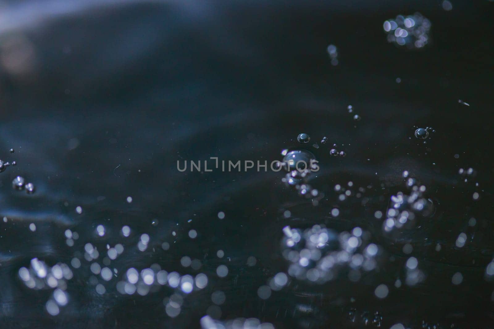Light draws in the water