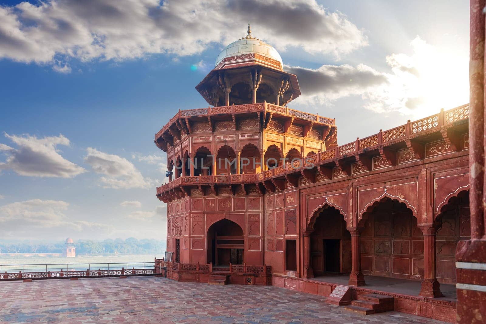 Mosque in Taj Mahal complex in India, Uttar Pradesh, Agra.
