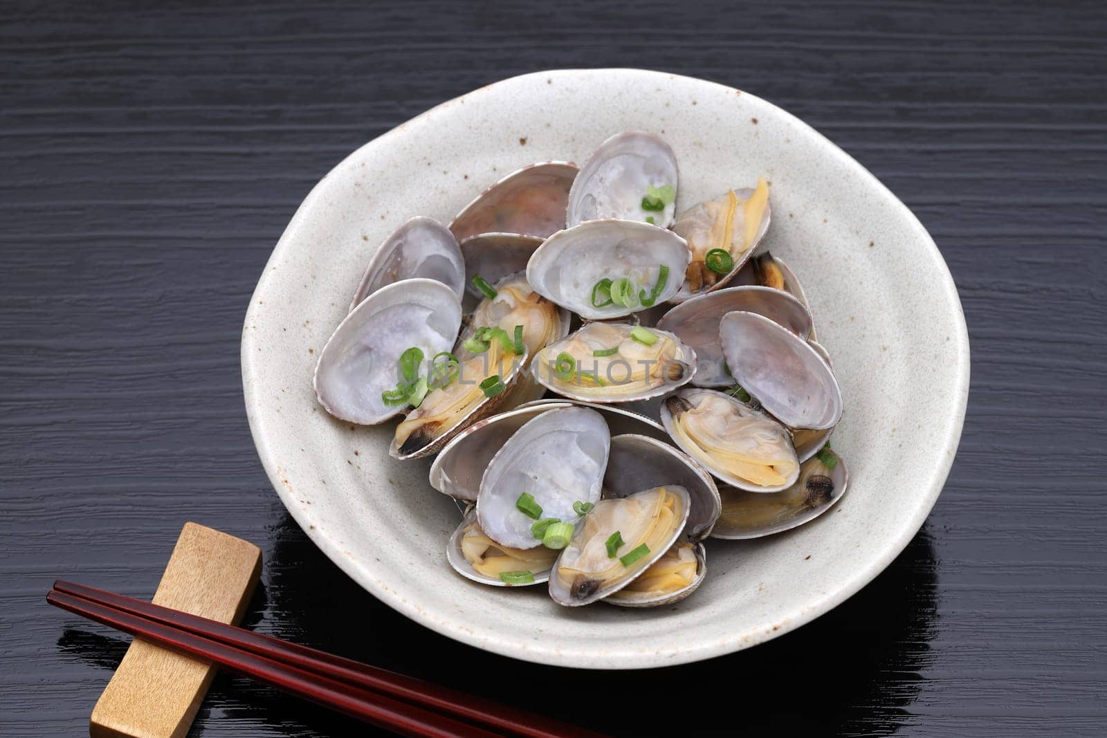 Japanese traditional cuisine, Sake steamed clams, Sakamushi, on table