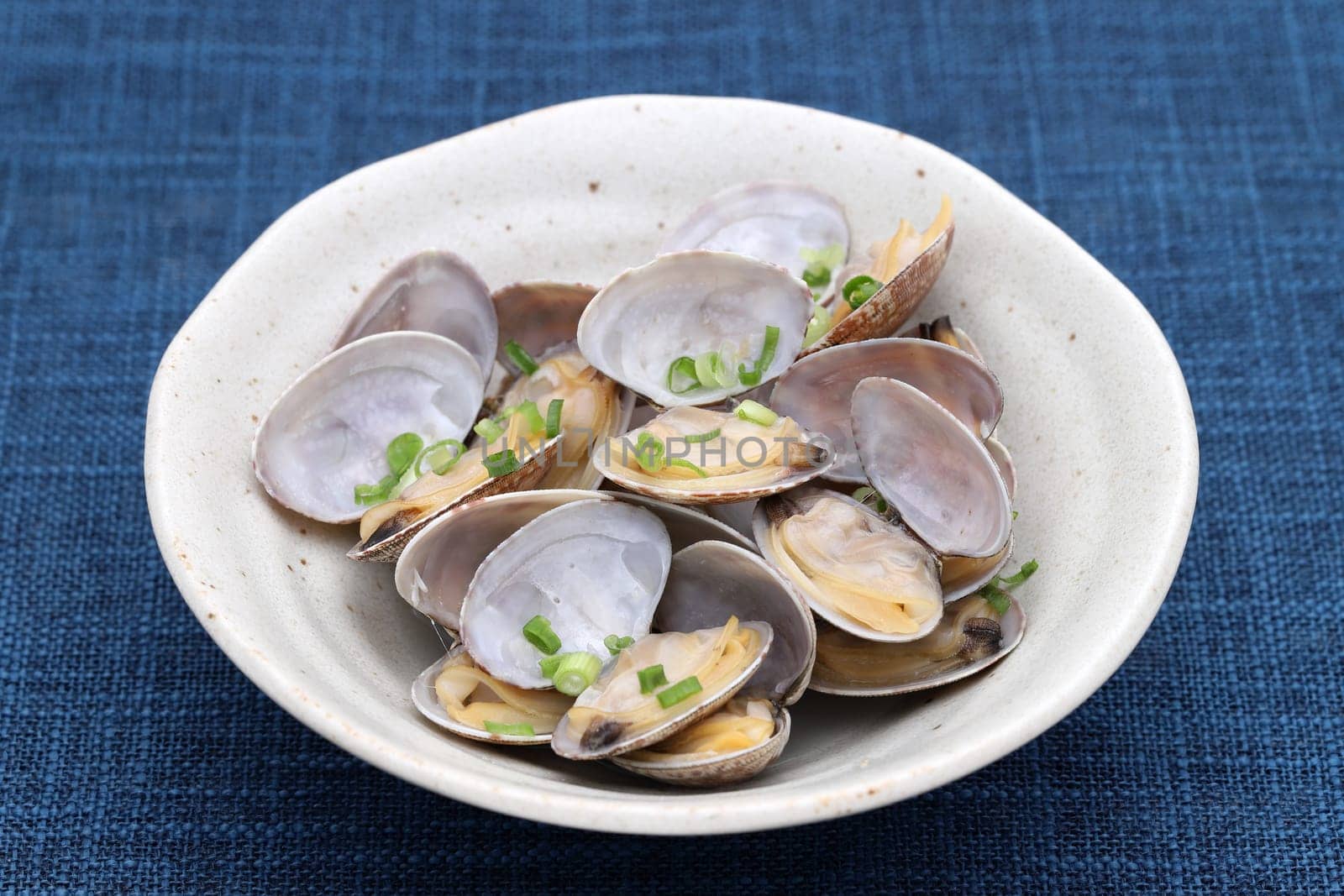 Japanese traditional cuisine, Sake steamed clams, Sakamushi, on table