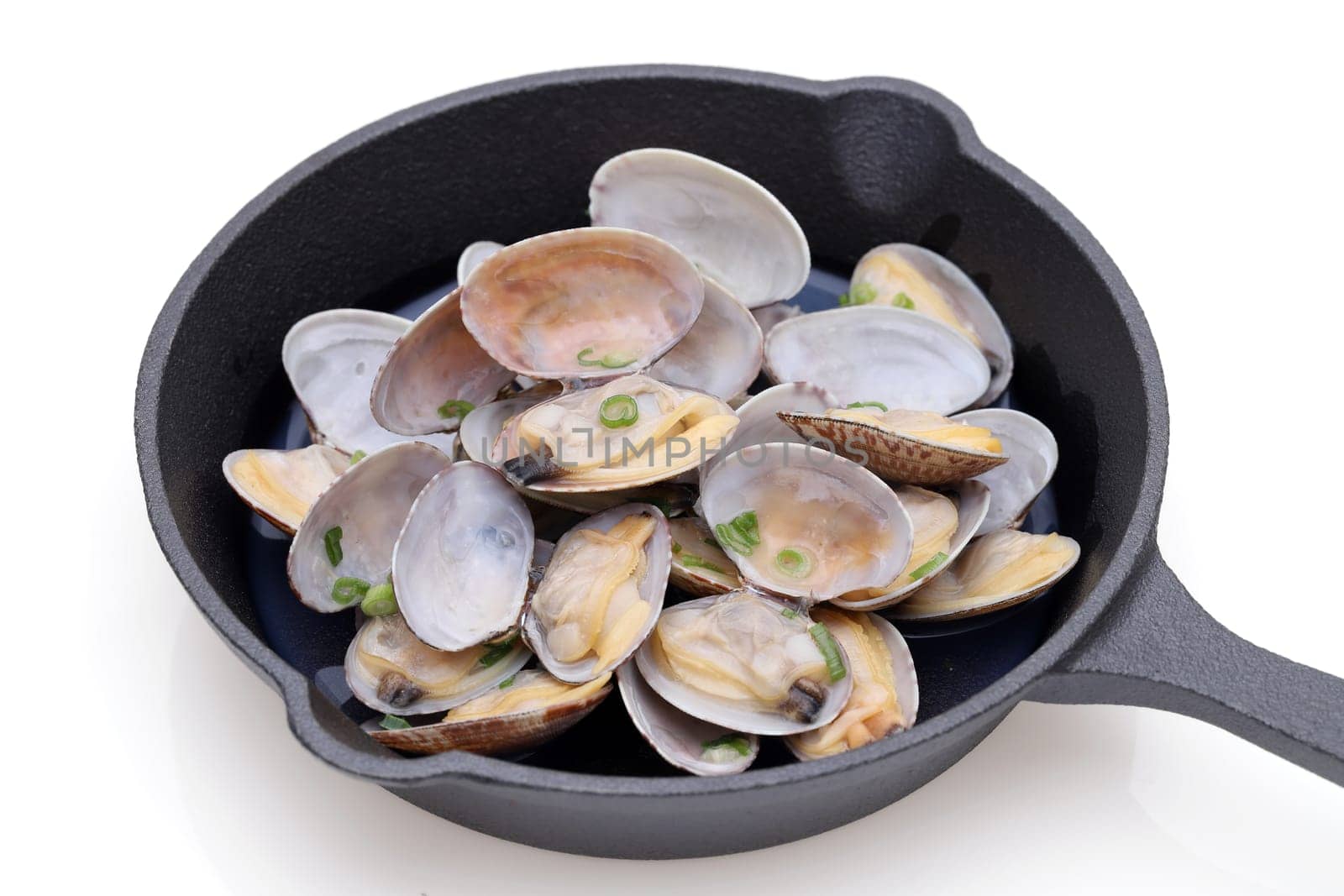 Japanese traditional cuisine, Sake steamed clams, Sakamushi, on white backgeound　