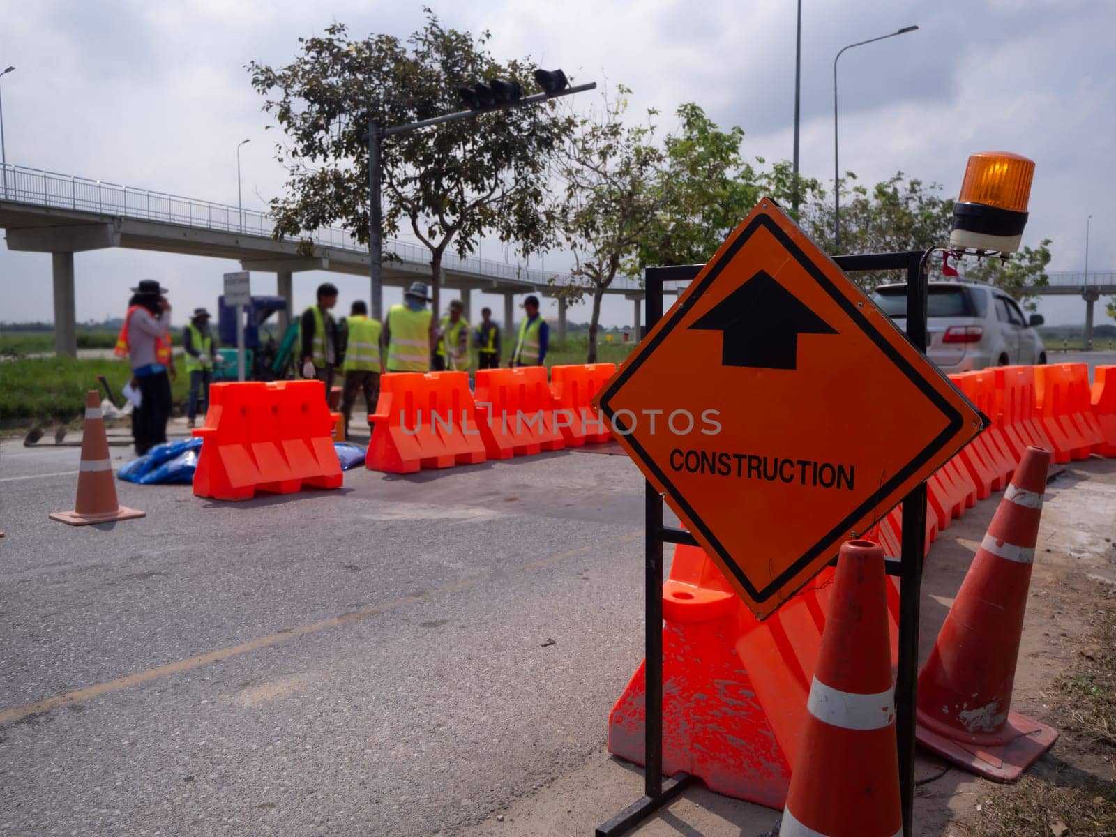 signs repairs road and worke