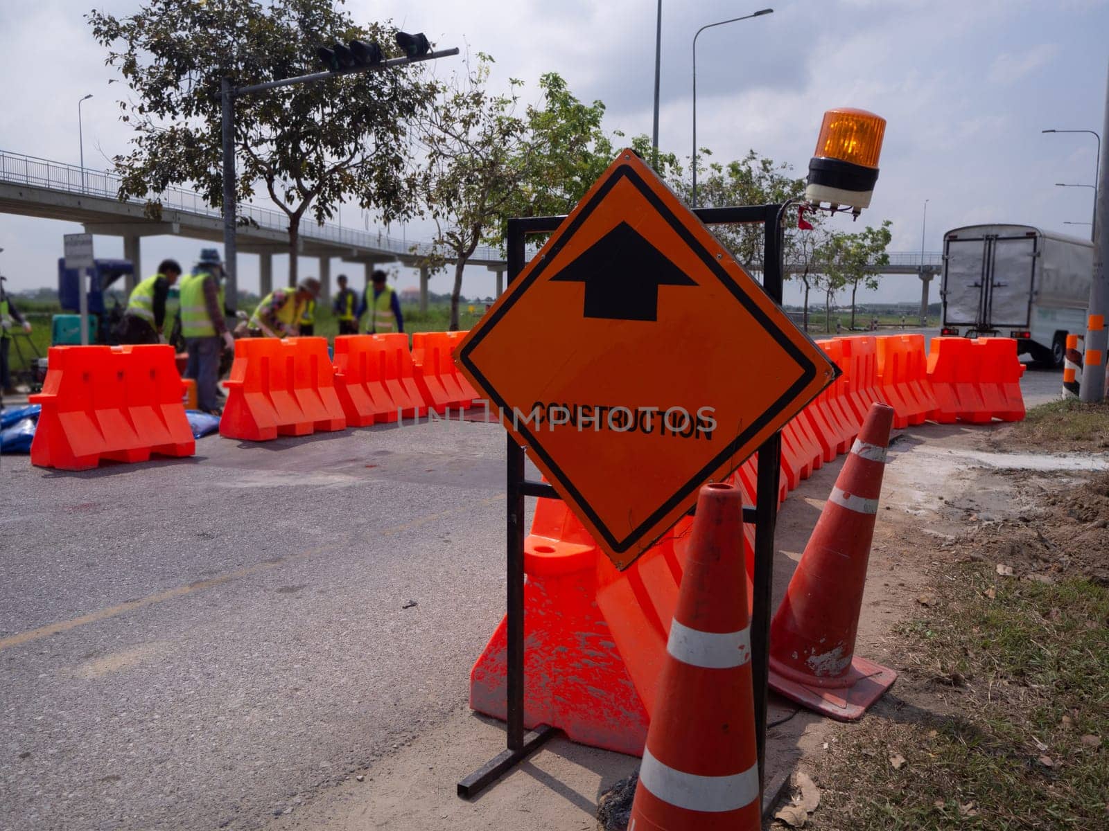 signs repairs road and worke