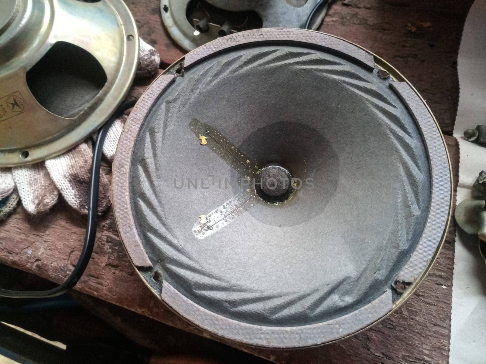 Broadband speaker 5gdsh-4-4. a Old Soviet speaker.