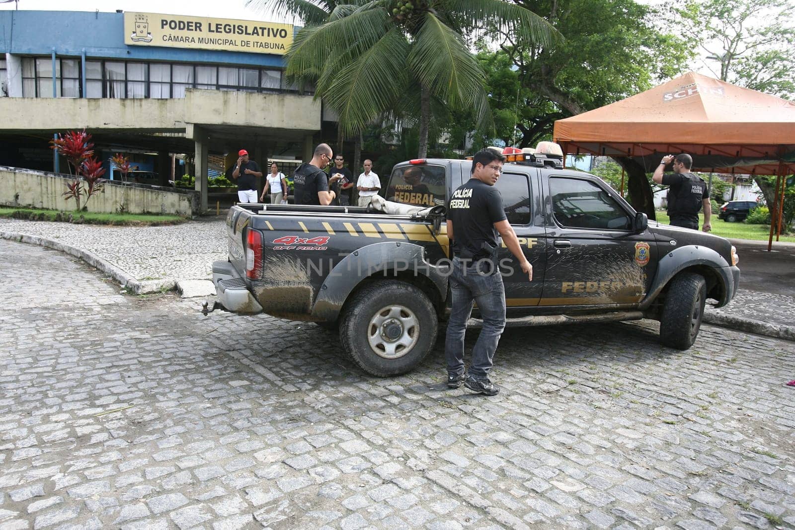 itabuna, bahia / brazil - december 13, 2011: Federal Police officers carry out search and arrest warrant at the City Council for investigation of misappropriation of funds in the city of Itabuna..