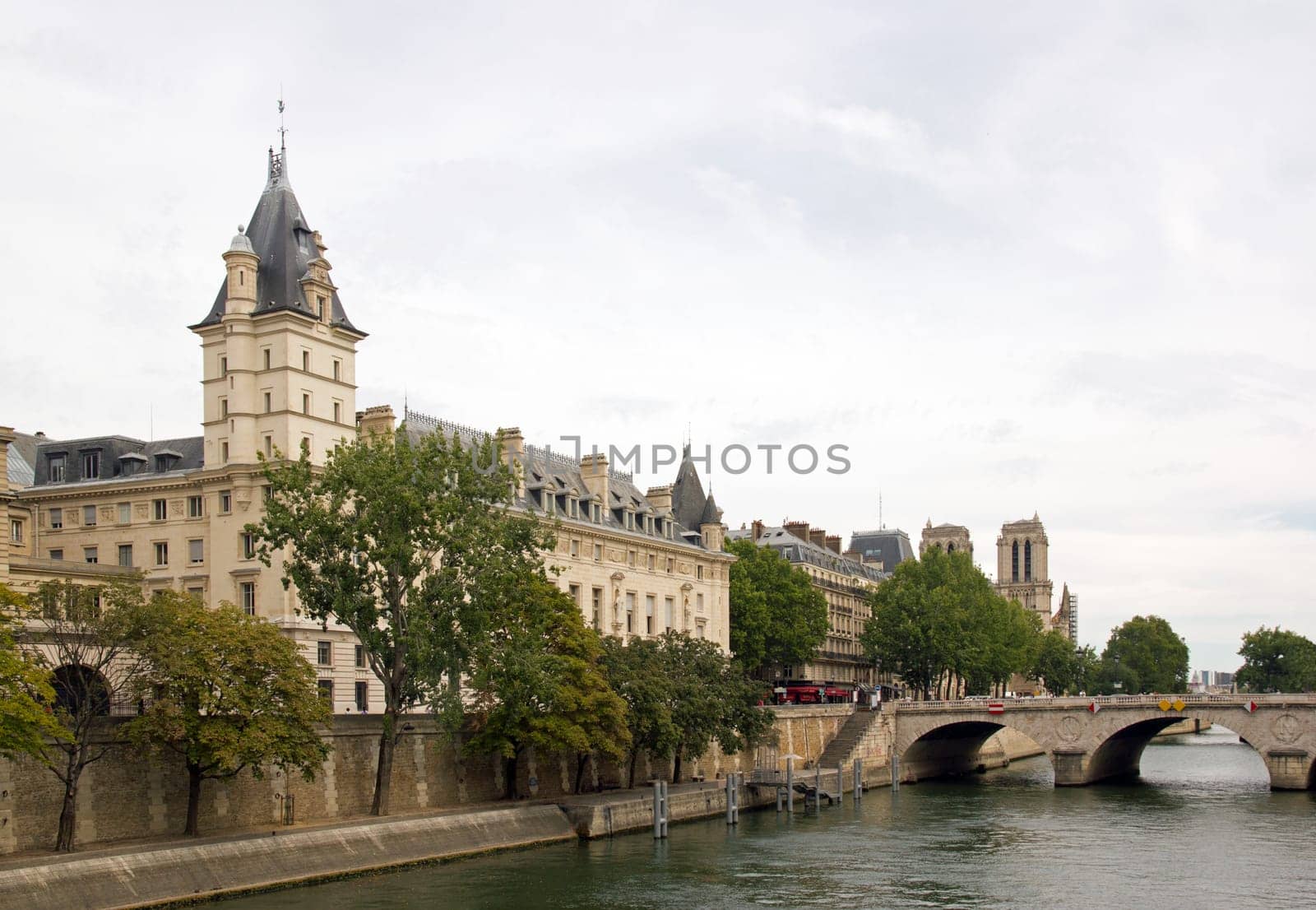 Paris, Quai des Orfèvres, Pont-Neuf and Notre Dame (Paris France)