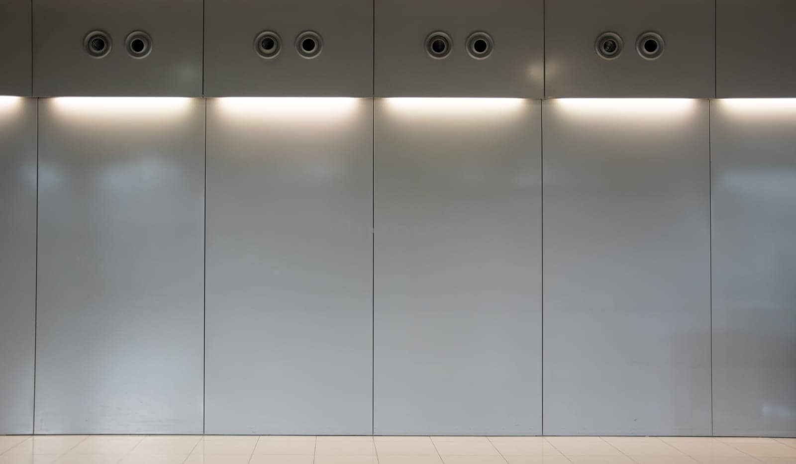 empty white wall with halogen lamps