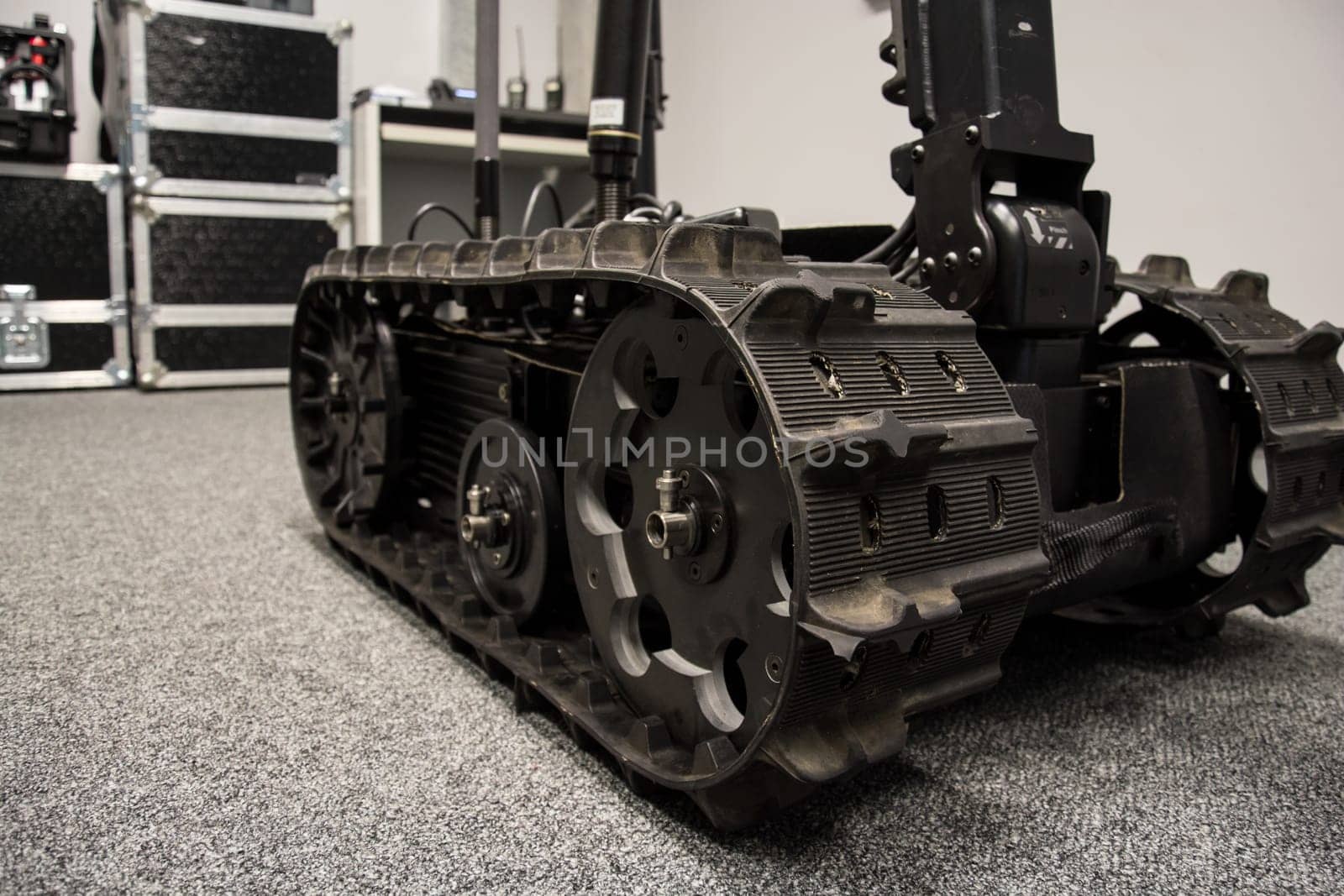 Search and rescue robot unit with tracks