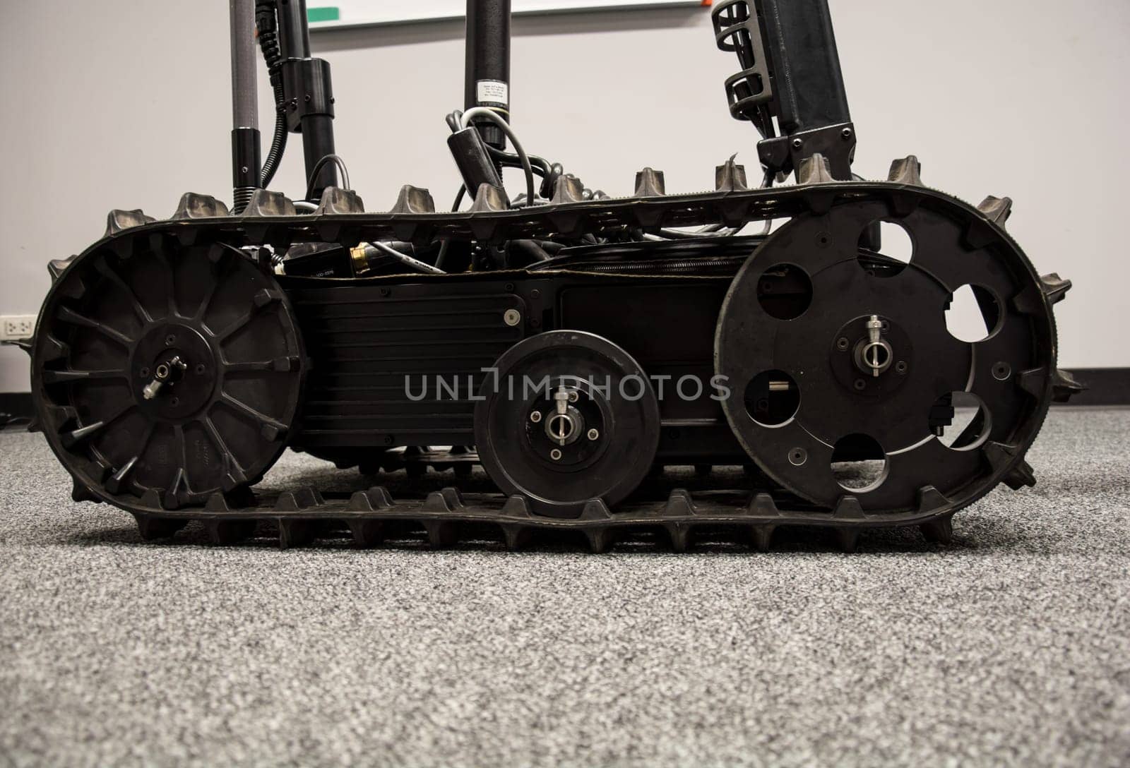 Search and rescue robot unit with tracks
