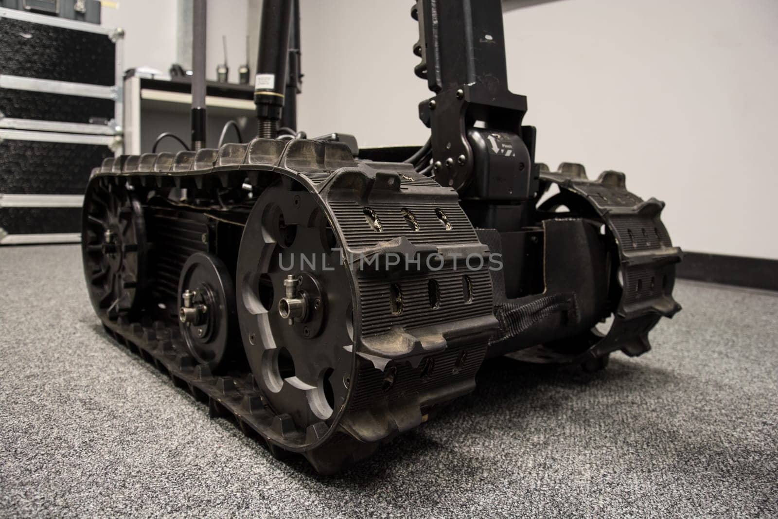Search and rescue robot unit with tracks