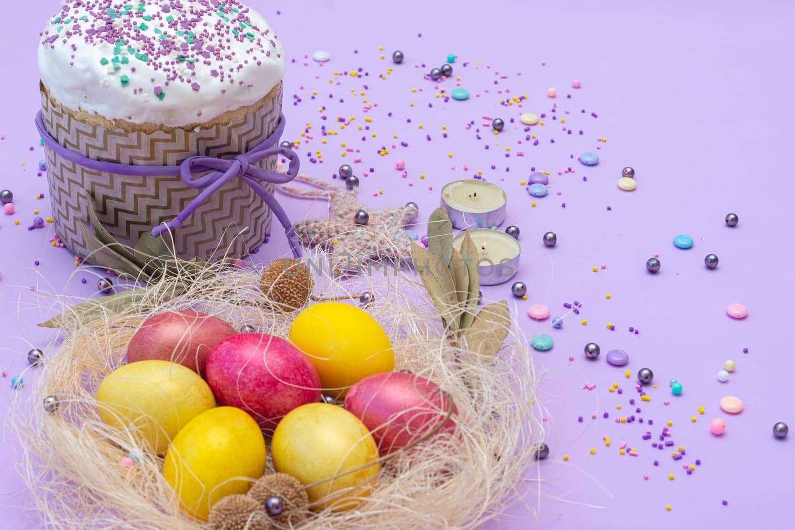 horizontal photo of the compilation for Easter with cake and painted eggs