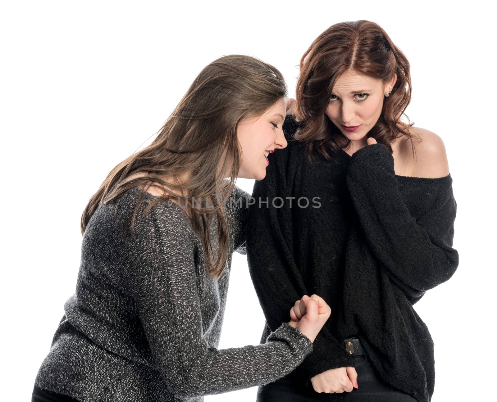 Girl threatens another girl to punch