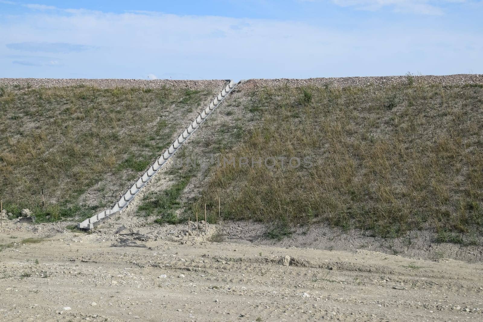 Construction of stormwater and sewerage at roads and highways. a Transportation sewer.