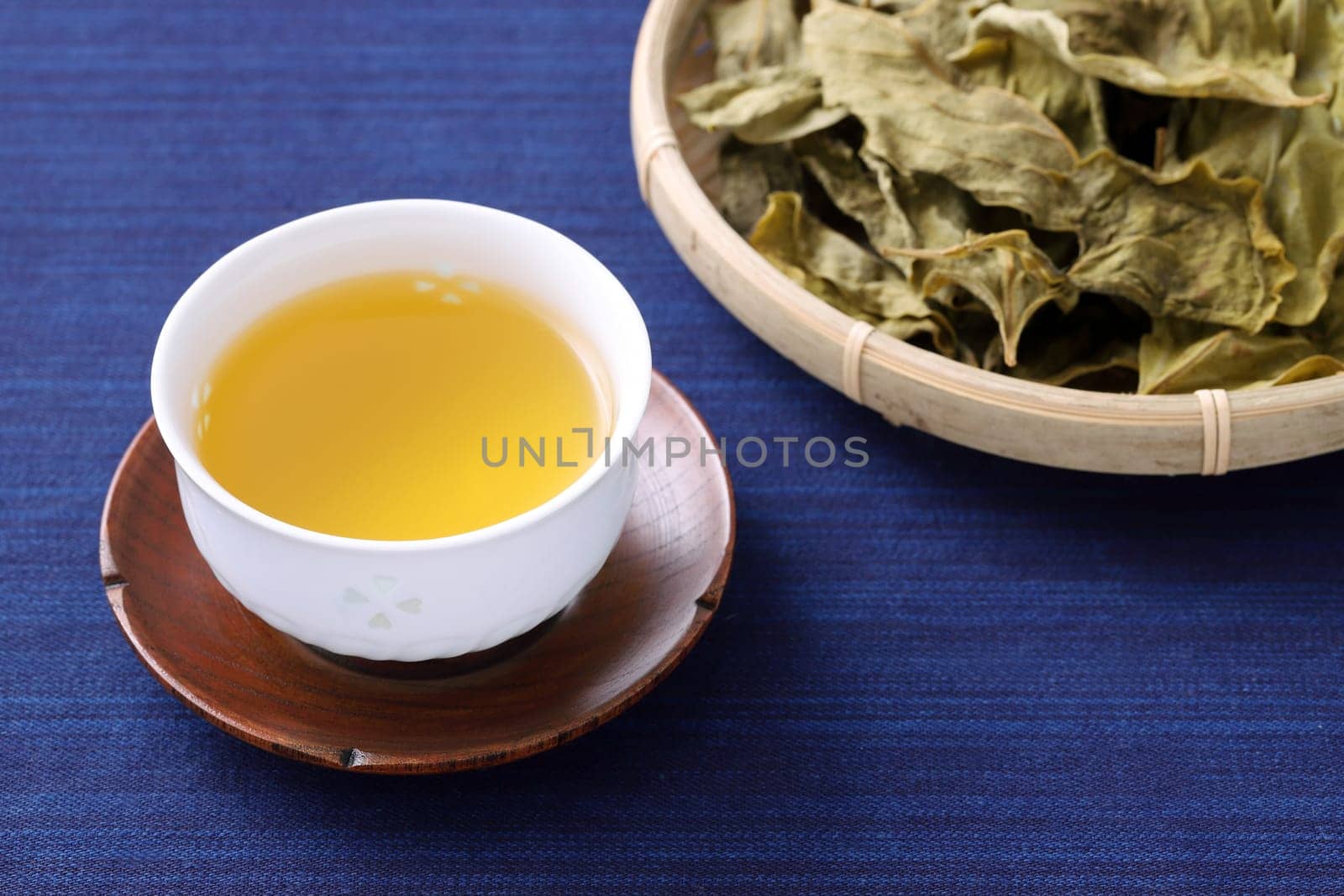 tea of persimmon leaves, herbal medicine on table