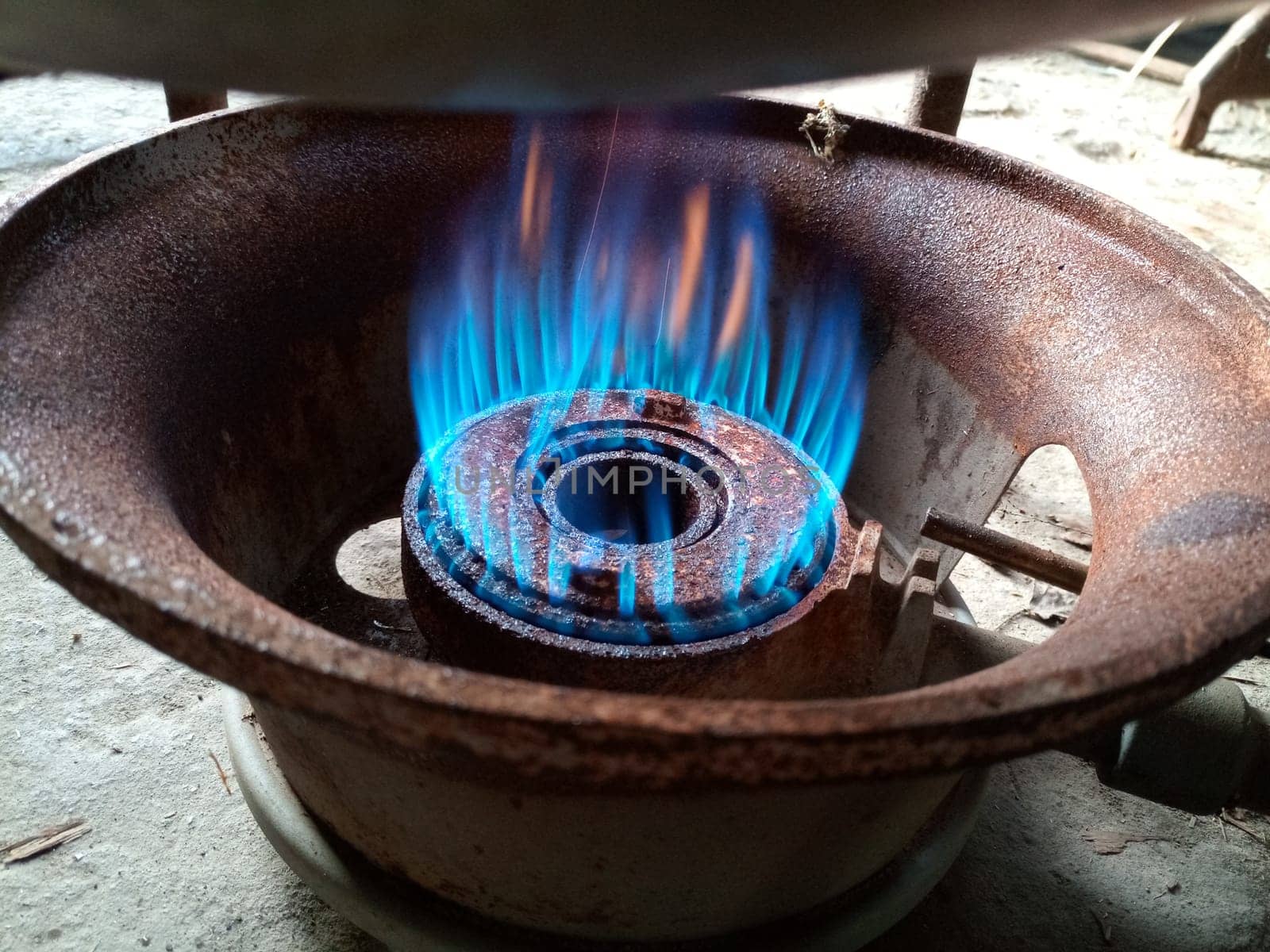 Work gas burner. Gas burner under the smokehouse tank.