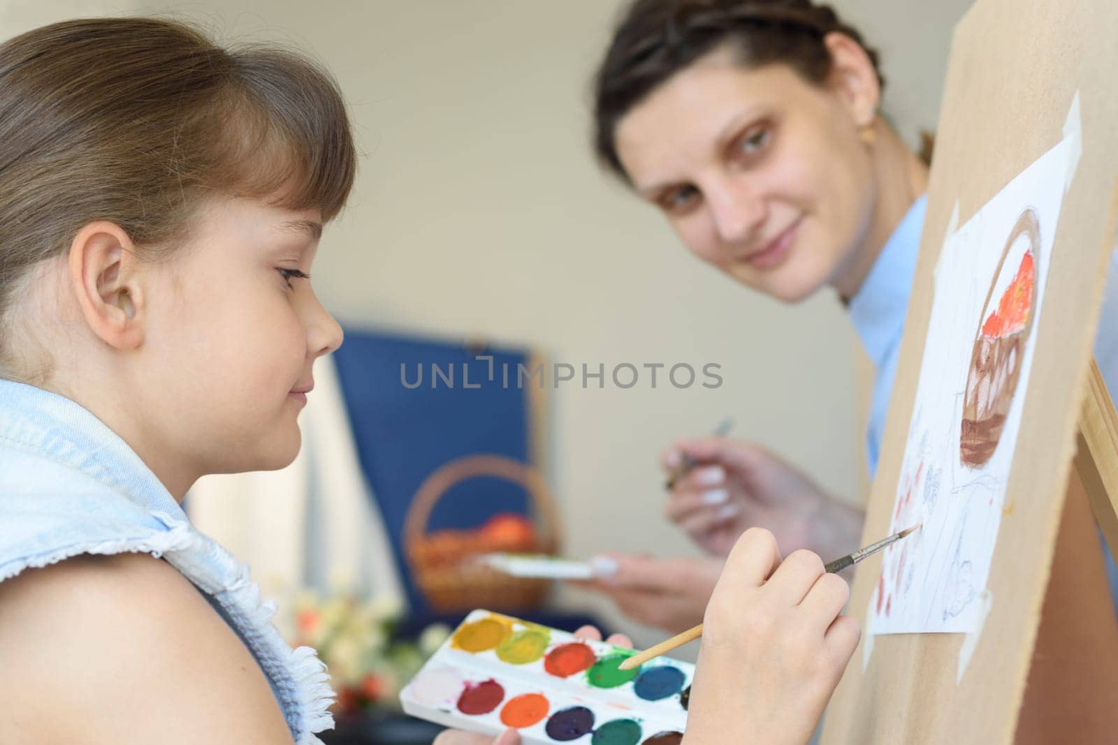 Teacher looks at how a student draws still life