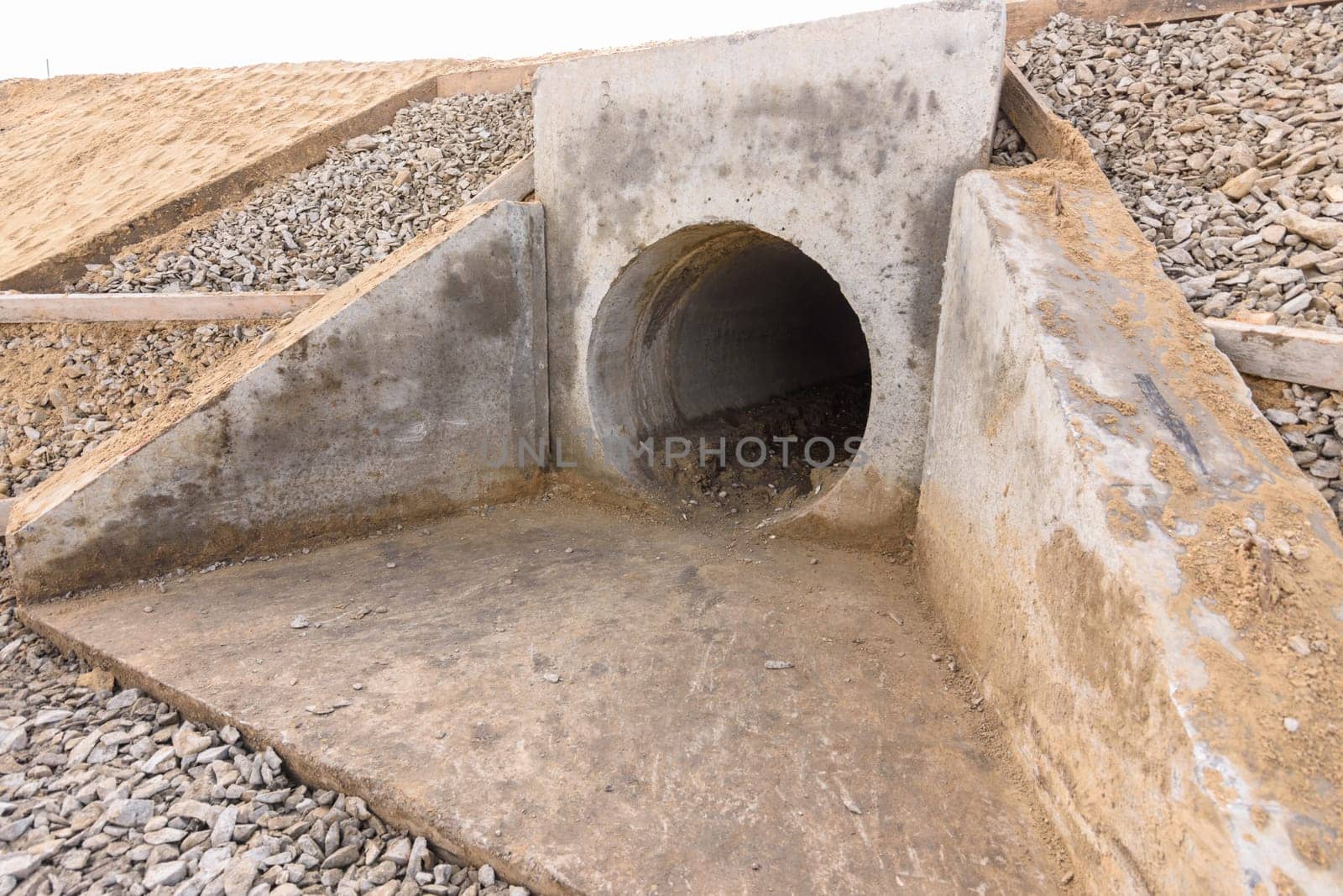 Installation of culvert drainage pipe and ditch structures under the highway