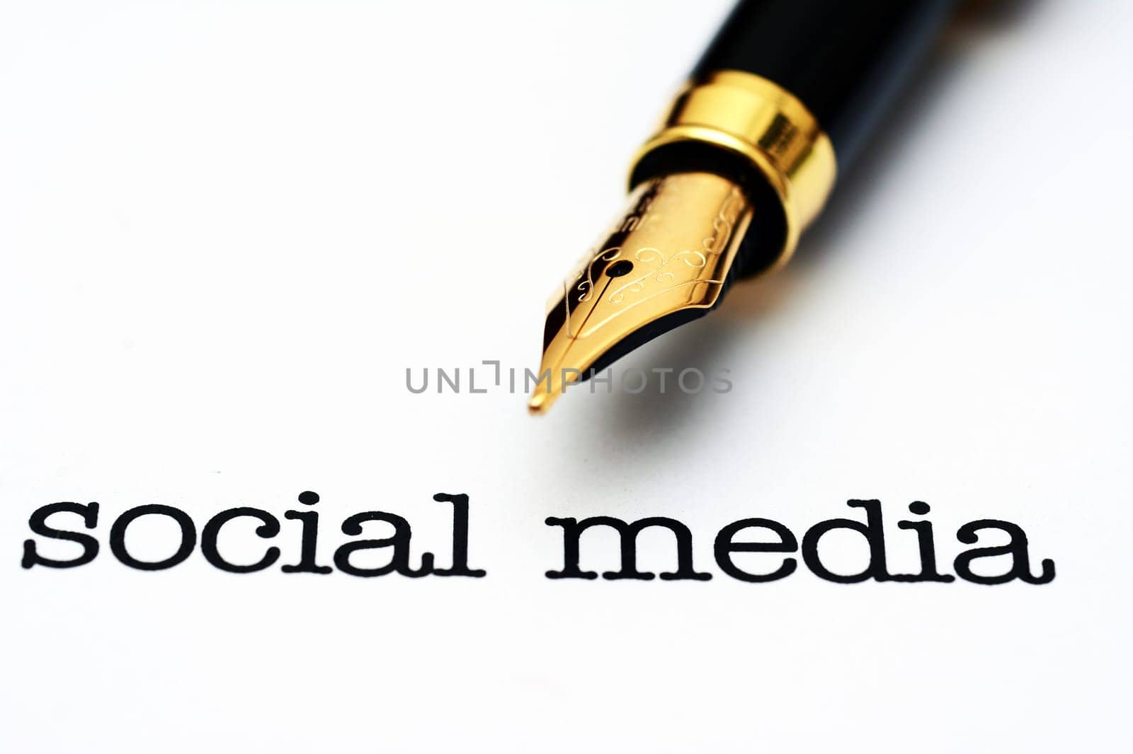 Fountain pen on social media