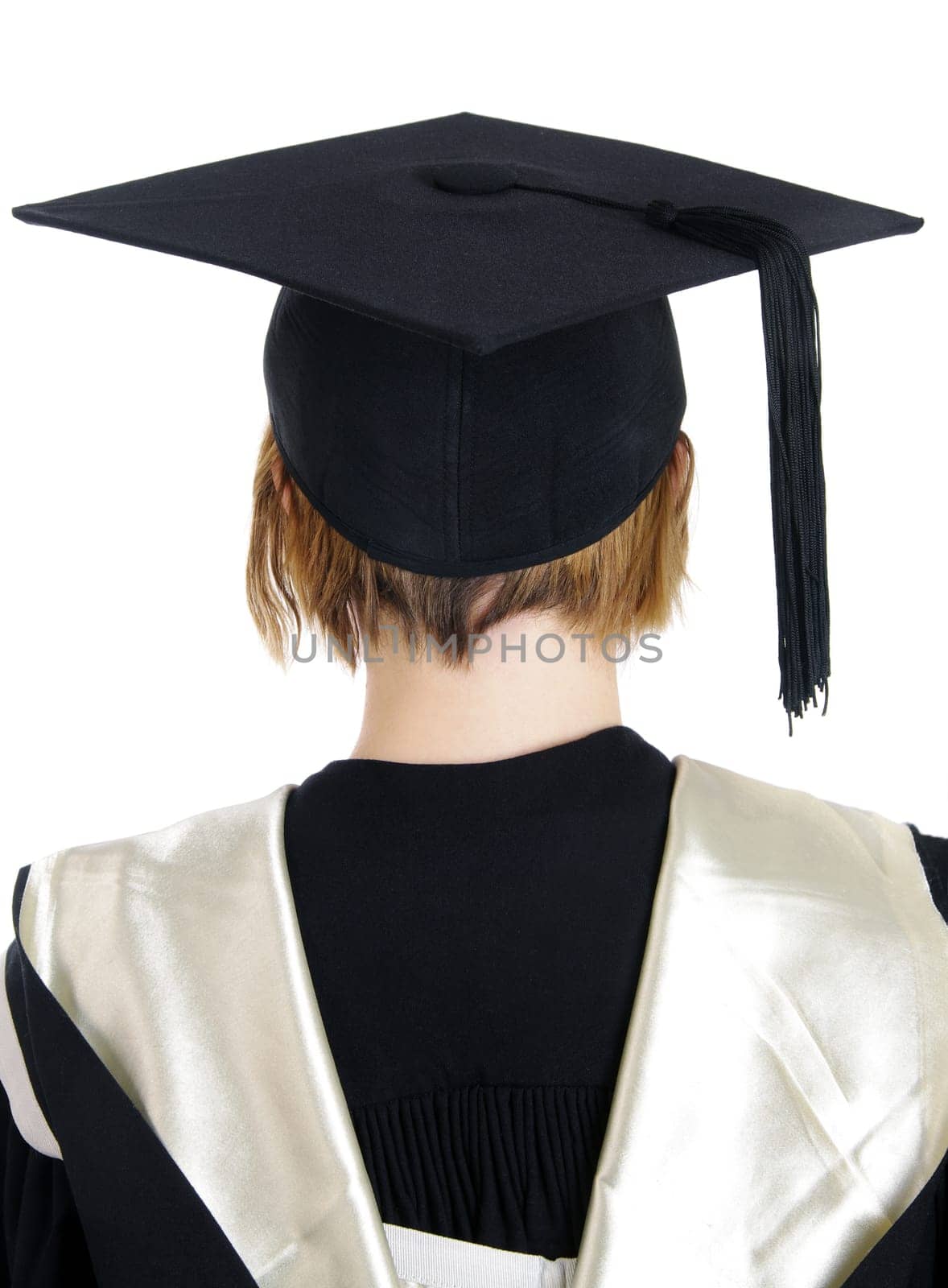 back of the girl with gaduation hat