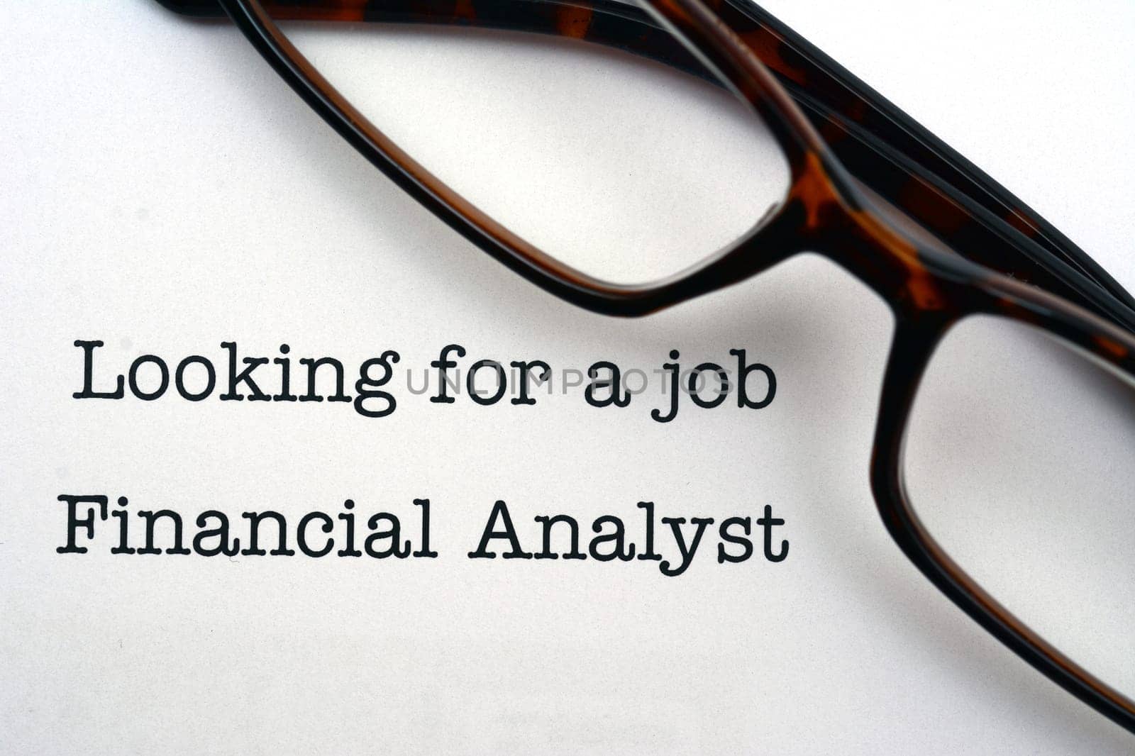 Looking for a job financial analyst
