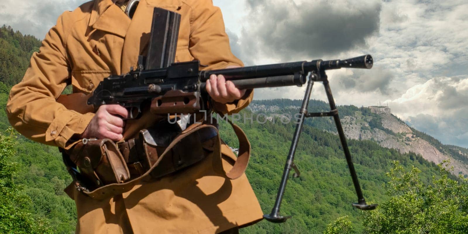 a French mountain infantry soldier with machine gun 24.29
