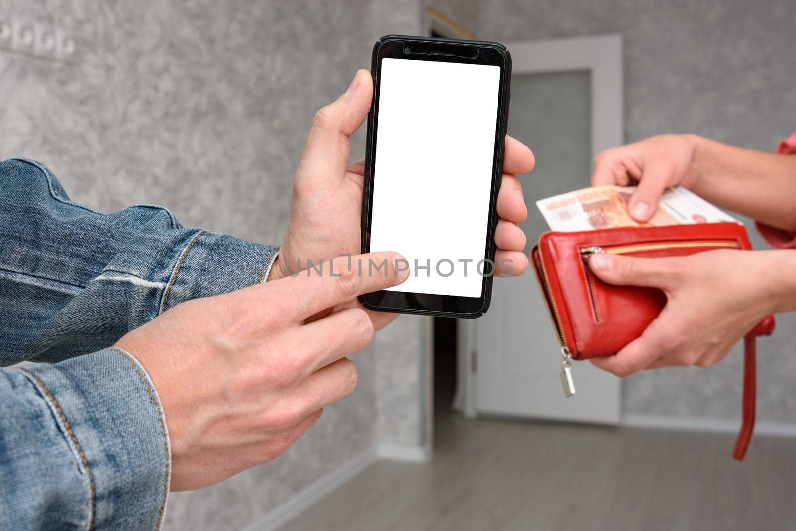 Self-employed employee receives money for the repair of the premises and generates a check after registering income in the application
