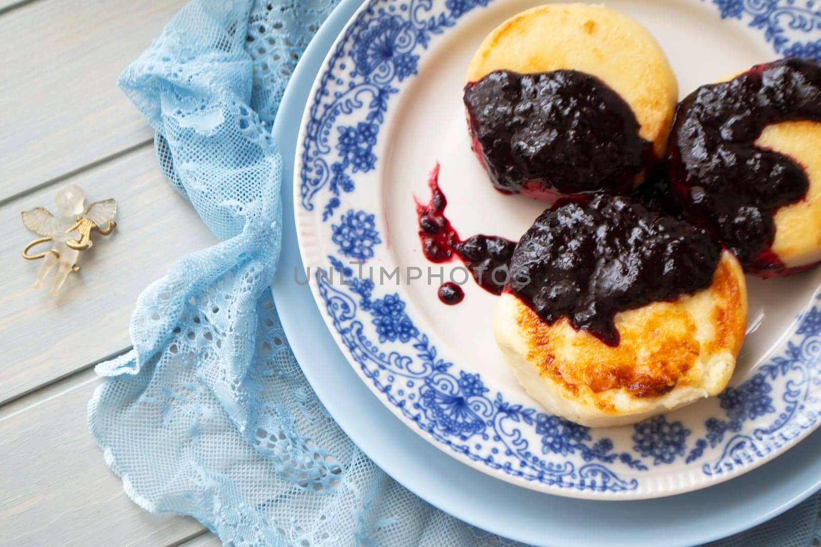 cheesecakes or pancakes from cottage cheese with jam