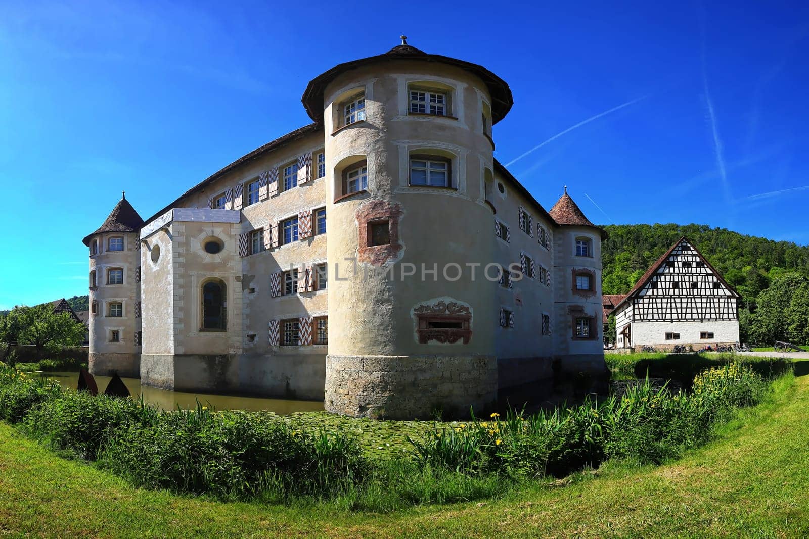 The castle Glatt is surrounded by a moat