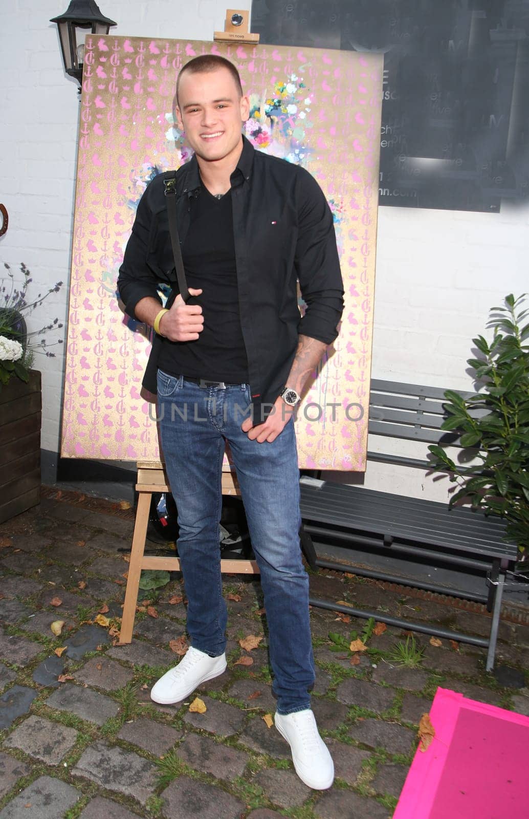 Paul Jolig,.during the  Golden Things meets Pink Carpet" pre-closing Finissage at Studio 28   Hamburg"