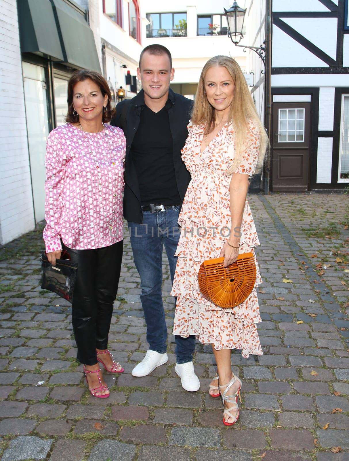 Claudia Obert, Jenny Elvers with son Paul Jolig,.during the  Golden Things meets Pink Carpet" pre-closing Finissage at Studio 28   Hamburg"